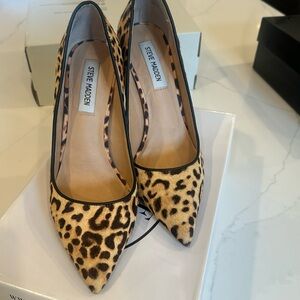 Steve Madden leopard pumps